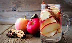 AGUA DE MANZANA Y CANELA.